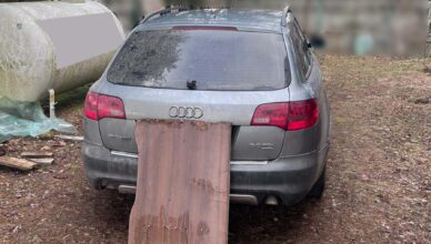 Ukradli pieniądze, ofiarę spryskali gazem