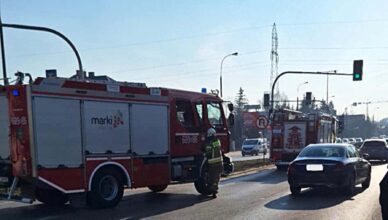Kolizja osobówek na ul. Piłsudskiego w Markach