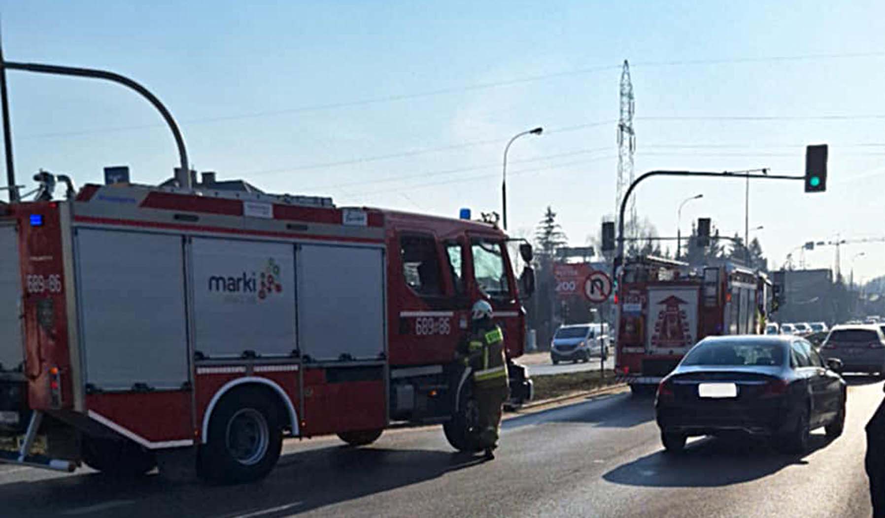 Kolizja osobówek na ul. Piłsudskiego w Markach
