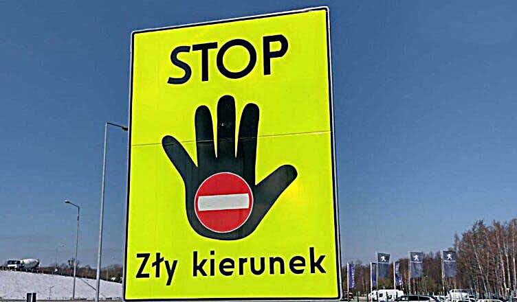 Wjechał „pod prąd” i doprowadził do kolizji