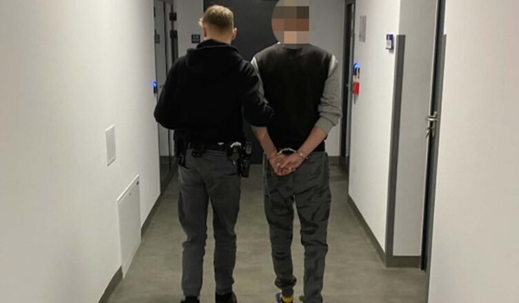 Kompletnie pijany kierowca BMW wiózł swoje małoletnie dzieci