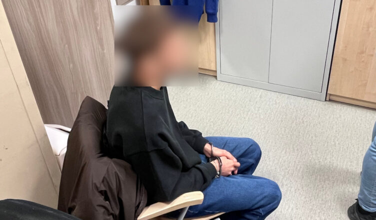 Dorabiał do pensji, zabierając pieniądze z kasy – usłyszał 10 zarzutów