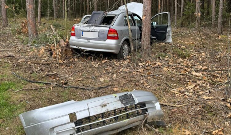 Dachowanie 85-letniego kierowcy na terenie gm. Łyse- noga z gazu