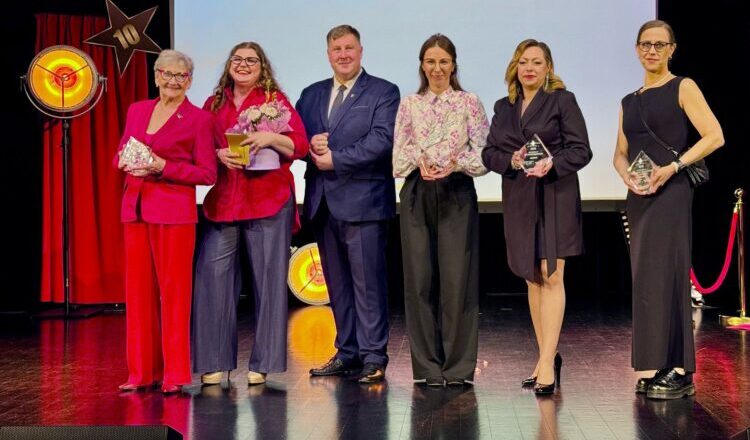 Marki - Kobiety, które zmieniają świat – wyjątkowe wyróżnienia na jubileuszowym Konwencie Kobiet Szminka