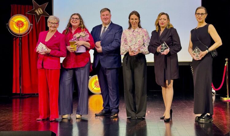 Marki - Kobiety, które zmieniają świat – wyjątkowe wyróżnienia na jubileuszowym Konwencie Kobiet Szminka