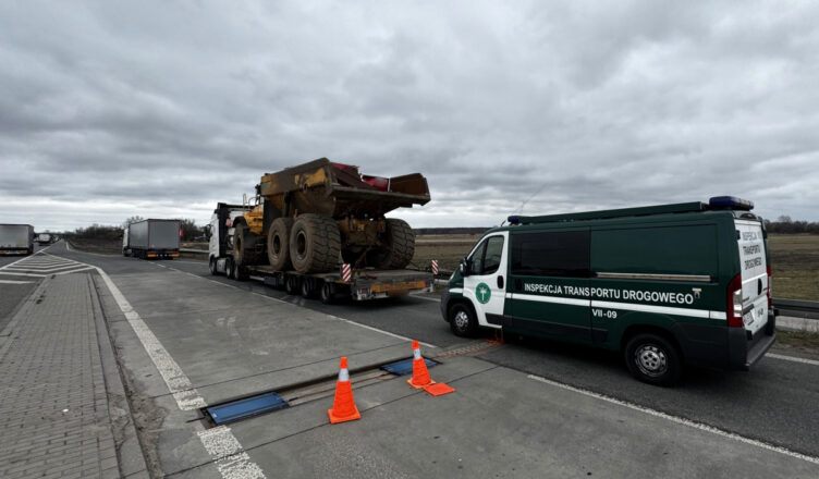Nienormatywna ciężarówka zatrzymana pod Radzyminem