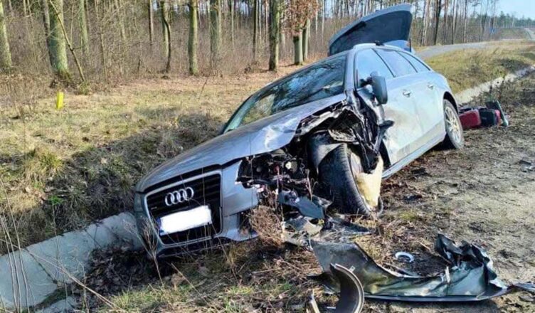 Zderzenie trzech pojazdów na DW 631 w Markach