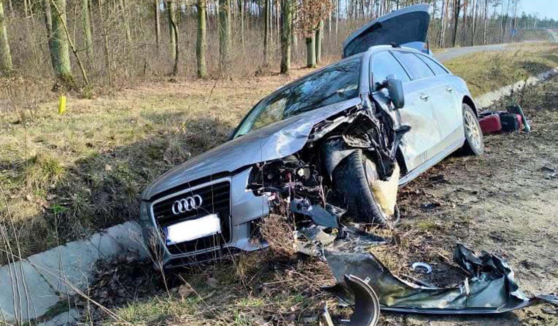 Zderzenie trzech pojazdów na DW 631 w Markach