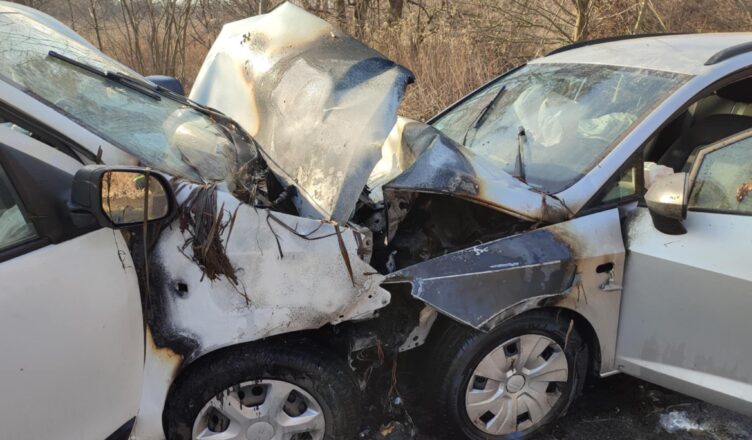 Czołowe zderzenie w Józefinie – dwie osoby poszkodowane