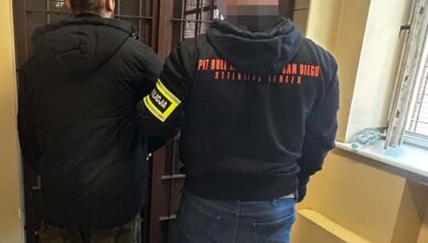 Korzystał ze skradzionej karty płatniczej, jak ze swojej