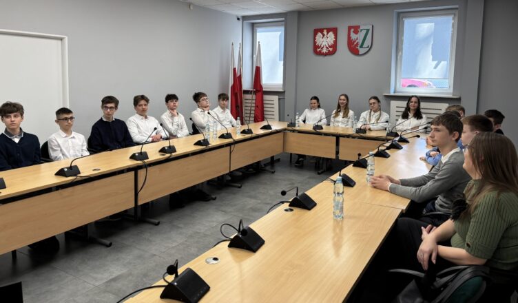 Zielonka - Uczniowie poznają tajniki samorządu