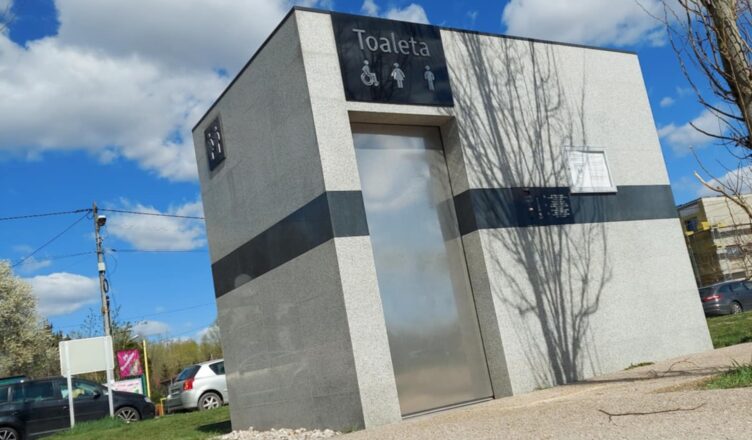 Marki - remont toalety w Parku Wolontariuszy