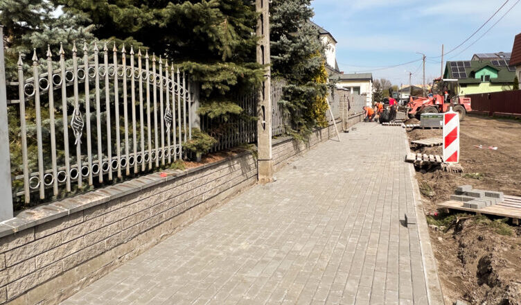 Zielonka - Wyłania się kształt Różanej