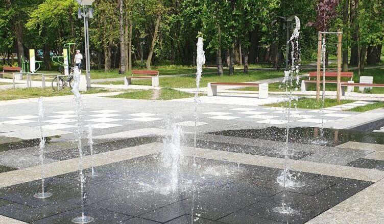 Marki - Fontanna w Parku Wolontariuszy zaprasza