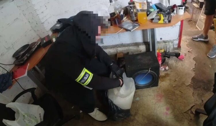 Kryminalni zabezpieczyli ponad 100 tysięcy porcji narkotyków