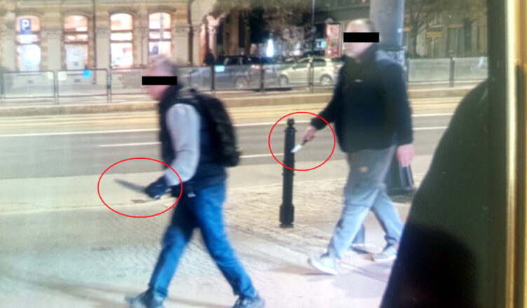 Ojciec i syn zaatakowali nożami