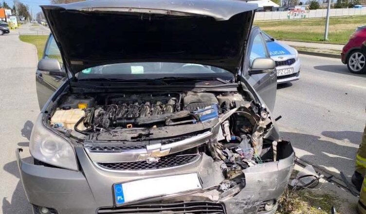 Zderzenie trzech aut w Radzyminie – moment nieuwagi i cała ulica staje w miejscu