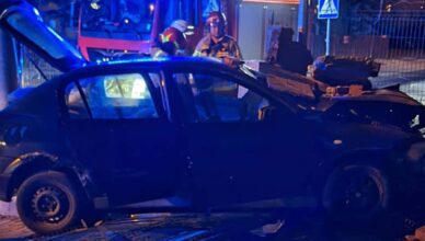 Zderzenie z ogrodzeniem i ucieczka w ciemność – nietypowy incydent na ulicy Lisa Kuli w Markach