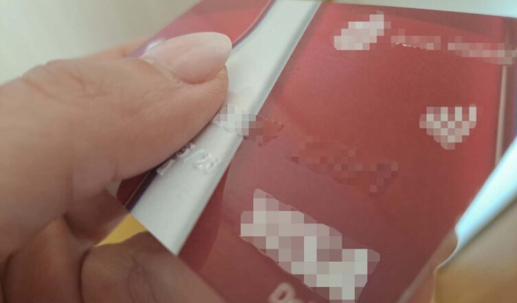 Kradzioną kartą wypłacili gotówkę w bankomacie