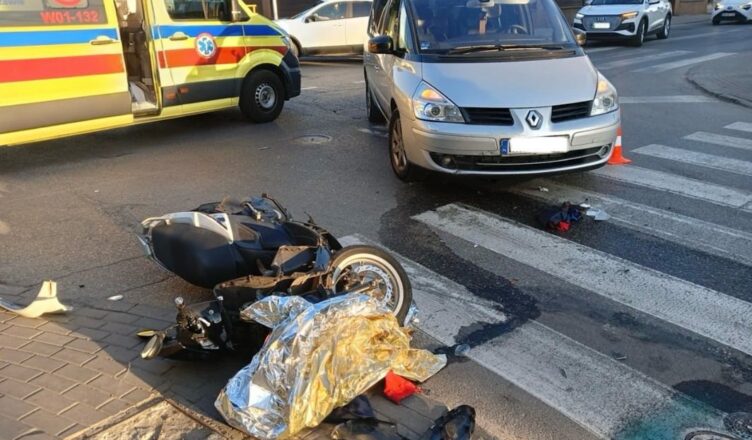 Kolizja w Markach. Skuter zderzył się z samochodem osobowym – jedna osoba ranna