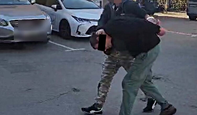 Zatrzymani za kradzież rozbójniczą, trafili do aresztu