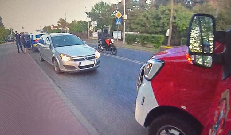 Nietrzeźwy rowerzysta wjechał na przejście, doprowadzając do zderzenia z oplem