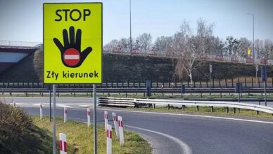 73-latek jechał ciągnikiem pod prąd na ekspresówce