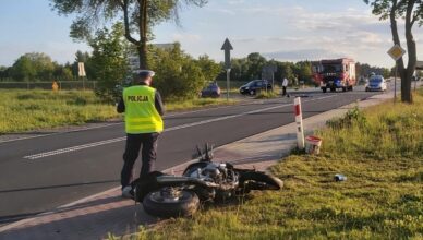 Wypadek motocyklisty w Falęcicach – kierowca jednośladu trafił do szpitala