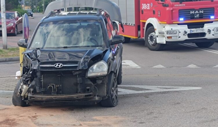 Bez prawa jazdy doprowadził do kolizji z ciężarówką