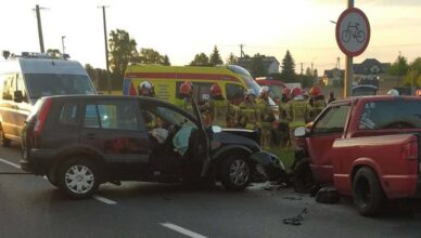 Czołowe zderzenie pojazdów