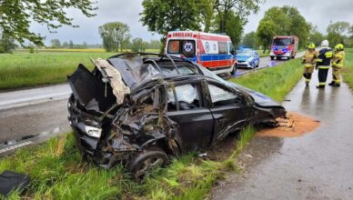 Dwa poważne zdarzenia drogowe z udziałem nietrzeźwych kierowców bez uprawnień