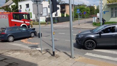 Zderzenie na skrzyżowaniu – jedna osoba poszkodowana