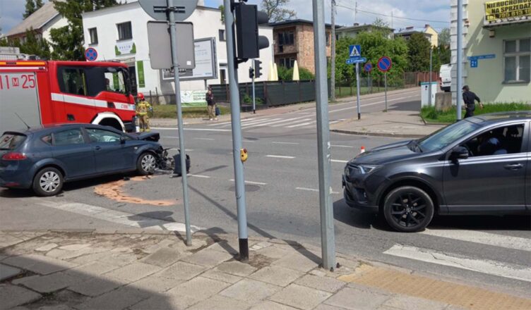 Zderzenie na skrzyżowaniu – jedna osoba poszkodowana