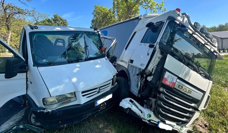 O krok od tragedii – groźne zdarzenie drogowe w Sierakówku