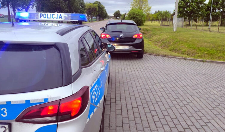 Ukarany dwoma mandatami w ciągu 15 minut. Kierowca opla stracił prawo jazdy.