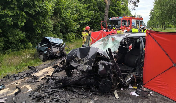 Tragiczny wypadek w rejonie Pawłowa, kierowcy zginęli na miejscu zdarzenia