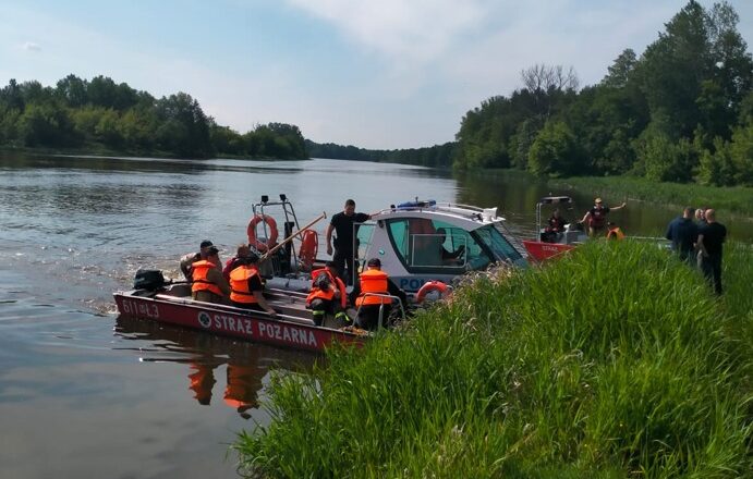 Trzeci dzień poszukiwań zaginionego wędkarza na Narwi