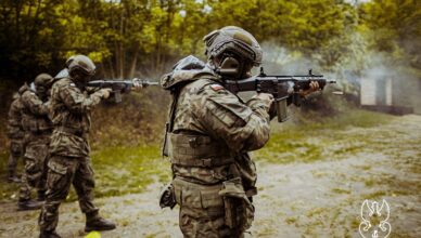 Różne drogi, jeden cel – nowi ochotnicy 5 Mazowieckiej Brygady OT na finiszu szkolenia