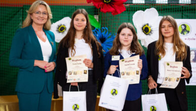 Młodzież z powiatu wołomińskiego po raz czternasty oddała hołd Norwidowi