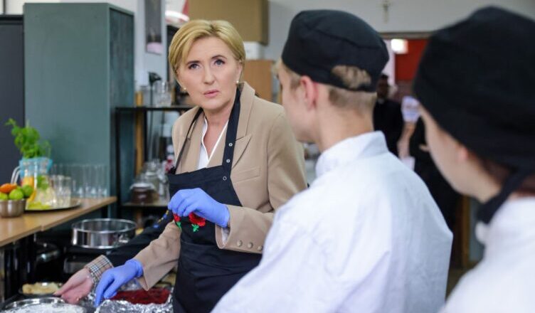 Wyjątkowe spotkanie w Jadowie. Pierwsza Dama z wizytą w lokalnej szkole