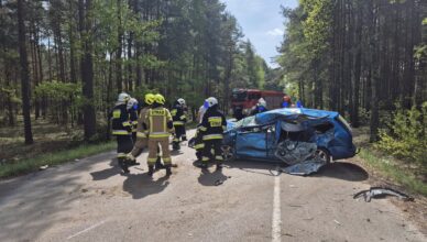 Dramatyczny wypadek w miejscowości Bandysie: samochód uderzył w drzewo