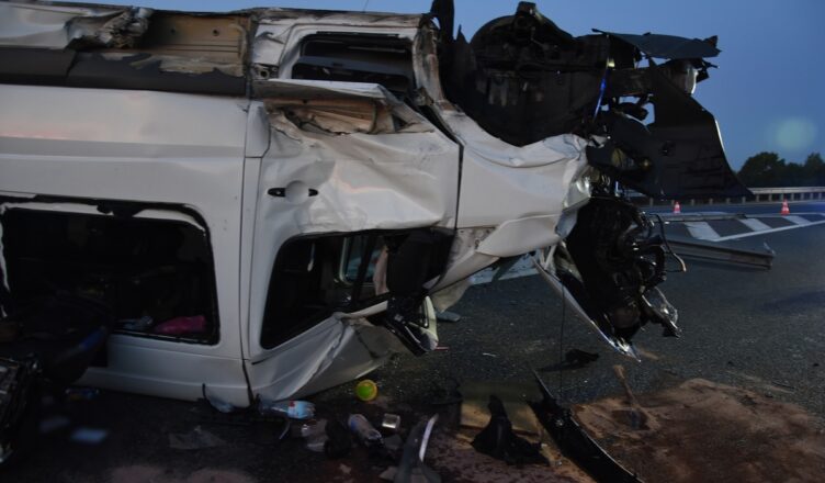 Dachowanie busa na S8