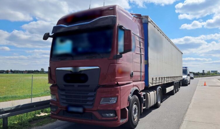 Na S8 kierowca z Łotwy - ponad trzydzieści naruszeń dotyczących czasu pracy