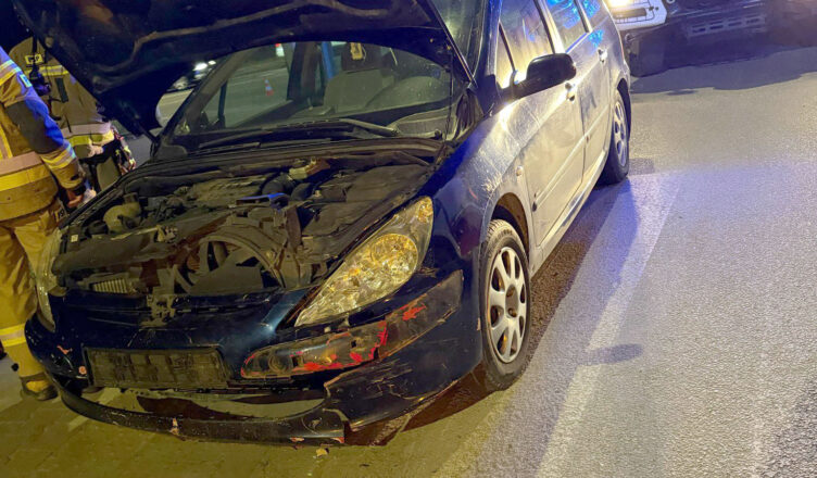 Zderzenie osobówek na ważnym skrzyżowaniu miasta