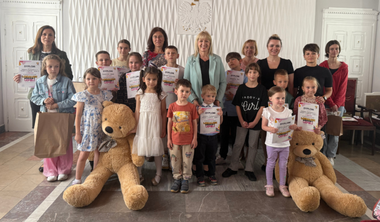 Ząbki - Laureaci Konkursu Plastycznego "Lokalnie znaczy lepiej" nagrodzeni!