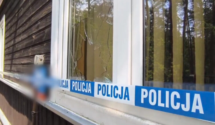 Telewizor wyrzucony przez okno z 1 pietra