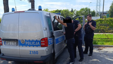 Potrącił rowerzystę, był poszukiwany - kierowca przewozu osób w rękach policjantów