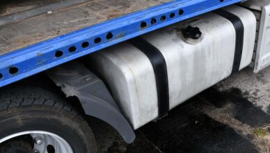 Wypompowywali paliwo ze zbiorników ciężarówek