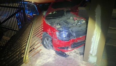 Nietrzeźwy kierowca uderzył w ogrodzenie – został zatrzymany