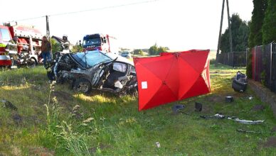 Tragiczny wypadek w Konopkach. Samochodem jechało czworo młodych osób.